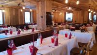 Reštaurácia alebo iné gastronomické zariadenie v ubytovaní Alpino Lodge Bivio