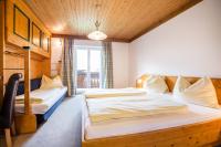 Posteľ alebo postele v izbe v ubytovaní Haus Alpenland