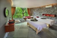 Theanna Villa and Spa Cangguにあるベッド