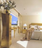 Posteľ alebo postele v izbe v ubytovaní Out Of The Blue Resort & Spa
