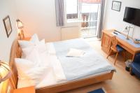 Łóżko lub łóżka w pokoju w obiekcie Seehotel Huber