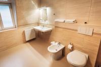 Koupelna v ubytování Star Hotel