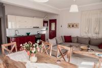 Kuchyň nebo kuchyňský kout v ubytování Plagia's Sunset Apartments