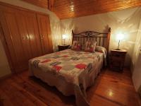 Postel nebo postele na pokoji v ubytování Núcleo de Turismo Rural Valle de Iruelas