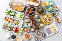 una mesa cubierta con recipientes de diferentes tipos de alimentos en Vessel Inn Sakae Station, en Nagoya