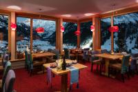 Nespecifikovaný výhled na hory nebo výhled na hory při pohledu z hotelu