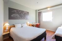 Cama o camas de una habitación en Ibis Elche