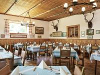 Restauracja lub miejsce do jedzenia w obiekcie Hotel Post Mauterndorf OG