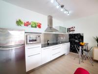 Kuchyňa alebo kuchynka v ubytovaní Apartment Europa I by Interhome