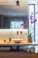 Kúpeľňa v ubytovaní Hub Suites, Luxury living in Athens