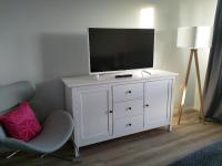 TV a/nebo společenská místnost v ubytování Apartments Seeblick mit Anbindung an ein 4-Sterne-Hotel