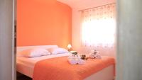 Posteľ alebo postele v izbe v ubytovaní Apartmani Mirela & Feri