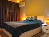 Postel nebo postele na pokoji v ubytování Luxury Apartments In Top City Center Varna 2