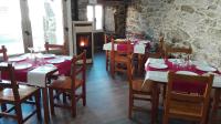 Reštaurácia alebo iné gastronomické zariadenie v ubytovaní Albergue Boente