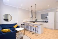 Kuchyň nebo kuchyňský kout v ubytování Destiny Scotland Charlotte Square Apartments