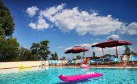 The swimming pool at or close to Albergo Centopini
