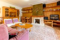 TV a/nebo společenská místnost v ubytování Chalet Joan i Nuria By homevillas360
