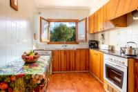 Kuchyň nebo kuchyňský kout v ubytování Chalet Joan i Nuria By homevillas360