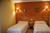 A bed or beds in a room at Hotel Garganta del Cares