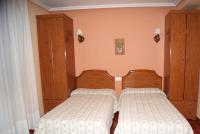 A bed or beds in a room at Hotel Garganta del Cares