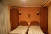 A bed or beds in a room at Hotel Garganta del Cares