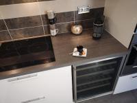 A cozinha ou cozinha compacta de Design Standing Apt in Aix