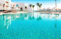 Bazén v ubytování Hotel Lava Beach nebo v jeho okolí