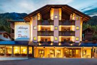 un hotel con un letrero que dice allegheny y pula en Albergo alla Posta, en Madonna di Campiglio