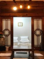 Ein Sitzbereich in der Unterkunft Hanok Guesthouse Suni