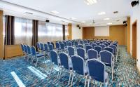 Emerald Hotelにあるビジネスエリアまたは会議室