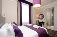 Postel nebo postele na pokoji v ubytování Destiny Scotland Charlotte Square Apartments
