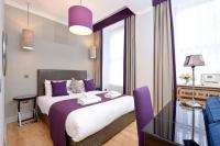 Postel nebo postele na pokoji v ubytování Destiny Scotland Charlotte Square Apartments