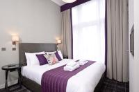Postel nebo postele na pokoji v ubytování Destiny Scotland Charlotte Square Apartments