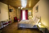 Posteľ alebo postele v izbe v ubytovaní Village Inn