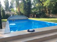 Basen w obiekcie Villa Lily lub w pobliżu