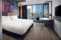 Inntel Hotels Utrecht Centreにあるベッド