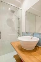 Kúpeľňa v ubytovaní UrbanChicMalaga 3 Bedroom Spacious Quiet Historic Malaga Apt