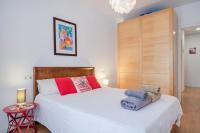 Posteľ alebo postele v izbe v ubytovaní UrbanChicMalaga 3 Bedroom Spacious Quiet Historic Malaga Apt