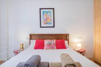 Posteľ alebo postele v izbe v ubytovaní UrbanChicMalaga 3 Bedroom Spacious Quiet Historic Malaga Apt