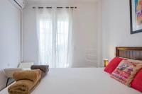 Posteľ alebo postele v izbe v ubytovaní UrbanChicMalaga 3 Bedroom Spacious Quiet Historic Malaga Apt