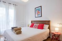 Posteľ alebo postele v izbe v ubytovaní UrbanChicMalaga 3 Bedroom Spacious Quiet Historic Malaga Apt