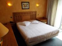 a bedroom with a white bed and a window at Hotel Manitoba in Blankenberge