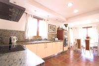 Kuchnia lub aneks kuchenny w obiekcie Villa Puerto Adriano
