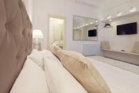 Telewizja i/lub zestaw kina domowego w obiekcie FLOS Guest House