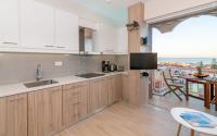 Kuchyňa alebo kuchynka v ubytovaní Eolia Apartment