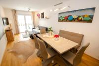 Telewizja i/lub zestaw kina domowego w obiekcie Finest Kitzblick Golf Suites by All in One Apartments