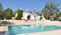 The swimming pool at or close to Trullo Cime Bianche