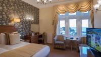 TV a/nebo společenská místnost v ubytování The Victoria Hotel & Source Spa
