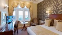 TV a/nebo společenská místnost v ubytování The Victoria Hotel & Source Spa