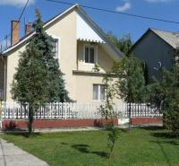 Budynek, w którym mieści się apartament
